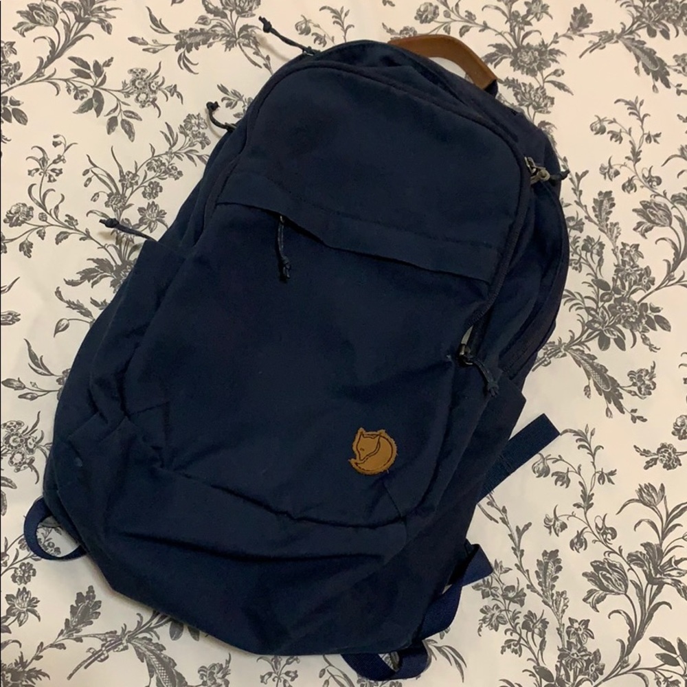 ON HOLD* Fjallraven Raven Navy 20 L Backpack